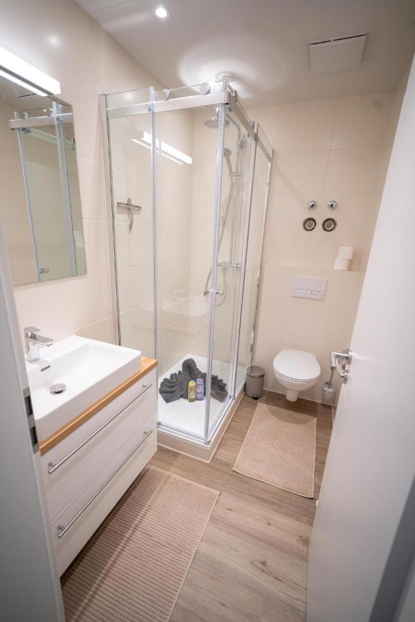 Fullhouse - Zwickau - L96 - Smarttv - Nespresso - 2 Queensize Beds Buitenkant foto